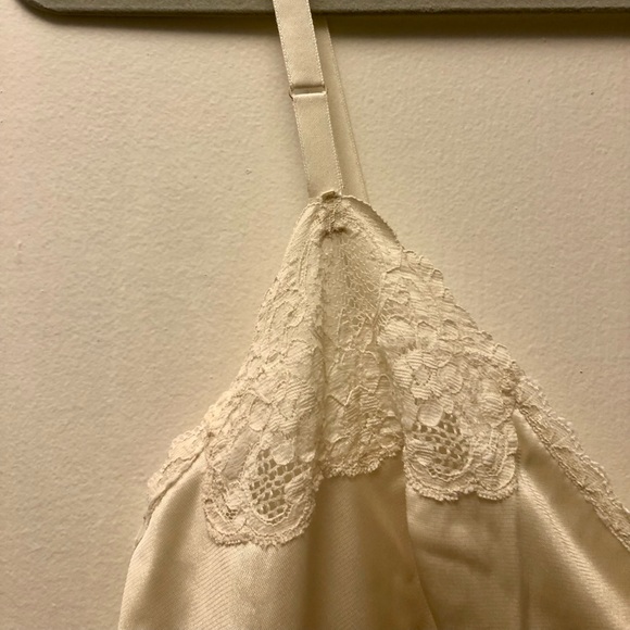 Lovely Cream and Lace Vintage Slip - Picture 3 of 7